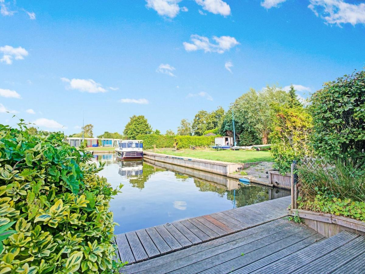 Boornzwaag over de Wielen Waterfront Holiday Home With Jetty מראה חיצוני תמונה