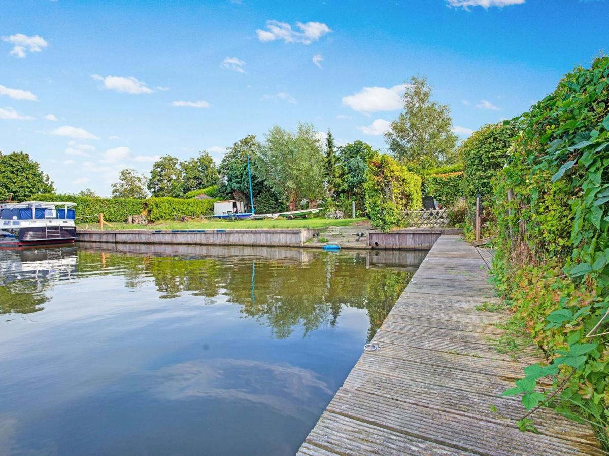 Boornzwaag over de Wielen Waterfront Holiday Home With Jetty מראה חיצוני תמונה