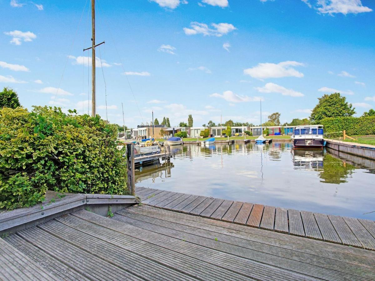 Boornzwaag over de Wielen Waterfront Holiday Home With Jetty מראה חיצוני תמונה